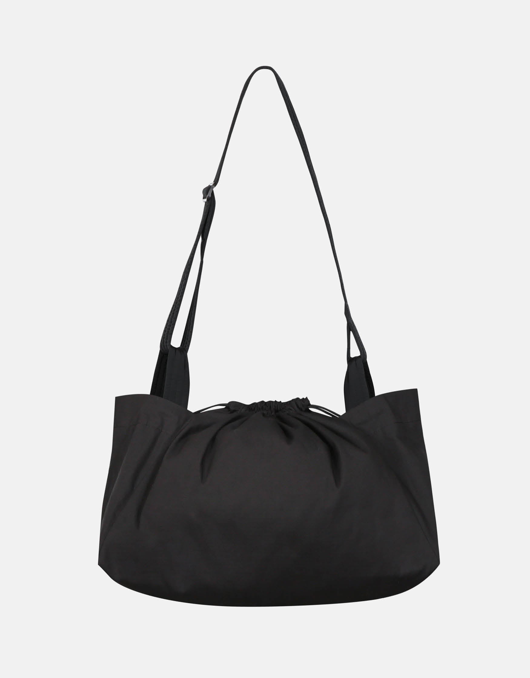 Cross-body bag, two wide side pockets, drawstring closing, adjustable padded shoulder strap.
Made in France, in a Black ripstop canvas, 100% Cotton, 206g/m², from a fashion house's dead stock.
Also available in a mini version.