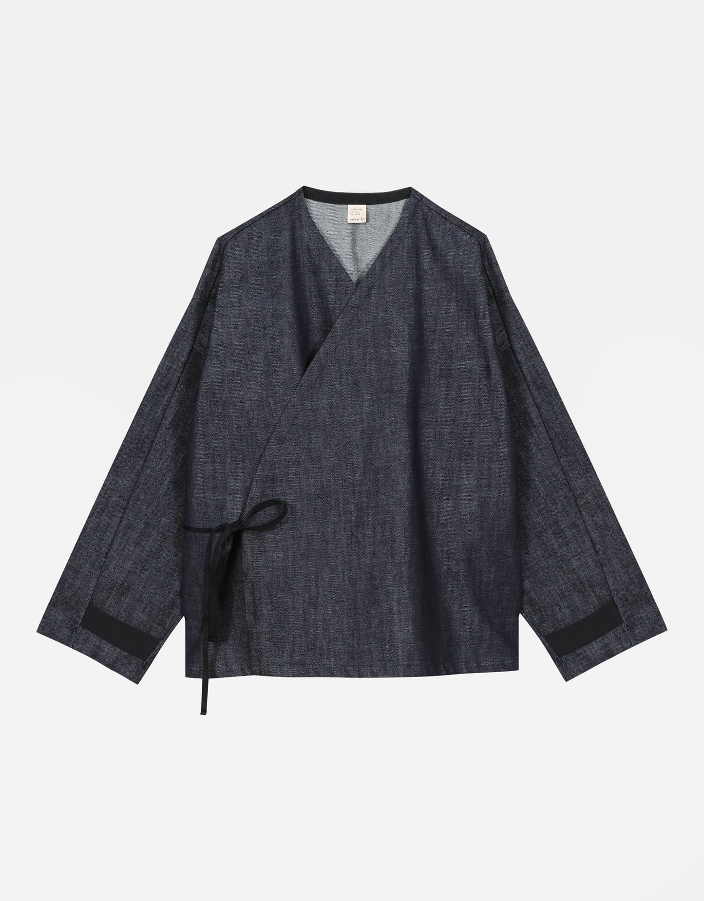 Unisex kimono, straight cut, oversized, low armholes, quilted strap at bottom of sleeves to modify volume, asymmetrical lines, cross-over front, closes with cotton taffeta ties of different widths. Designed to be worn both closed and open as an overshirt.
Made in France, in an Indigo denim, 100% Cotton, 395g/m², from a fashion house's dead stock.