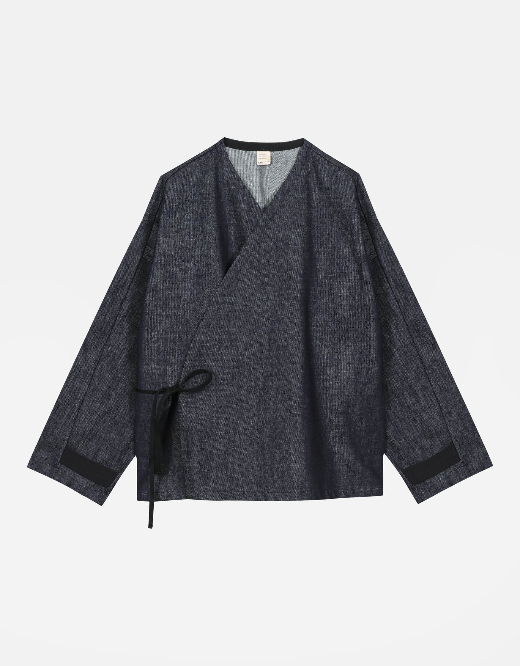 Unisex kimono, straight cut, oversized, low armholes, quilted strap at bottom of sleeves to modify volume, asymmetrical lines, cross-over front, closes with cotton taffeta ties of different widths. Designed to be worn both closed and open as an overshirt.
Made in France, in an Indigo denim, 100% Cotton, 395g/m², from a fashion house's dead stock.