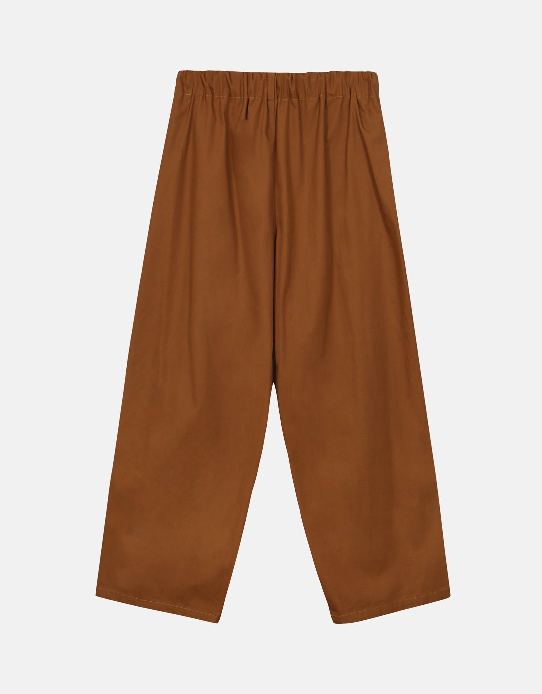 Unisex pants, wide legs, slightly flared, two generous pleats on each leg, framing the pockets, elasticated waistband adjustable with a kakhi cotton taffeta tie.
Made in France, in a Bronze ripstop canvas, 100% Cotton, 206g/m², from a fashion house's dead stock.