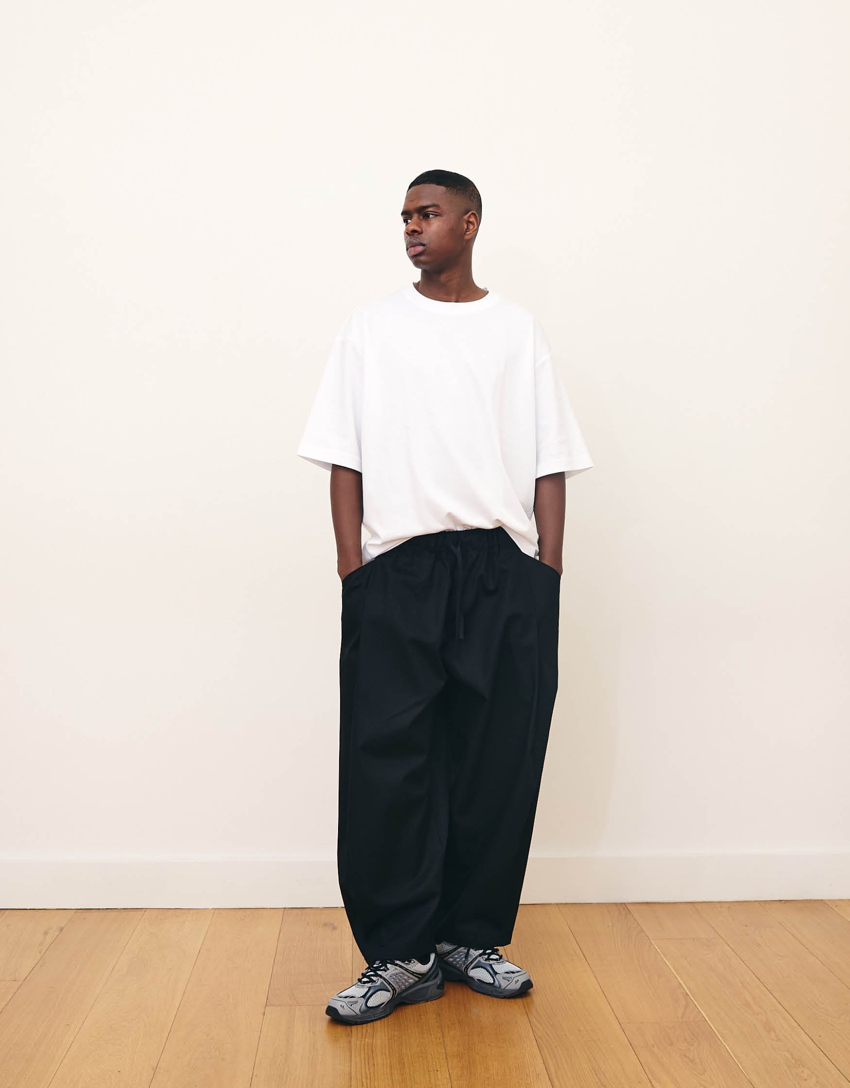 CURVED PANTS CHAPTER 4 _ BLACK