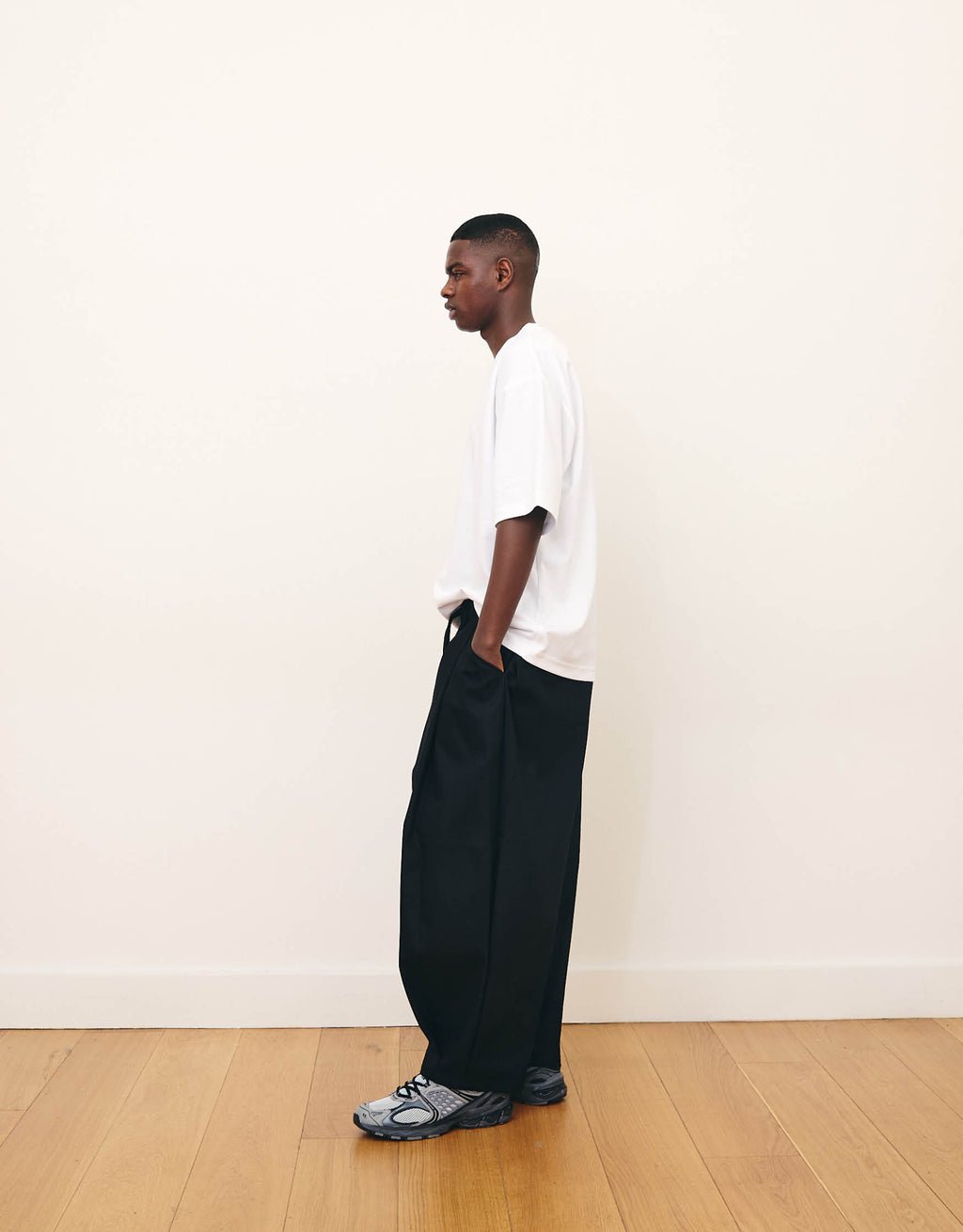 CURVED PANTS CHAPTER 4 _ BLACK