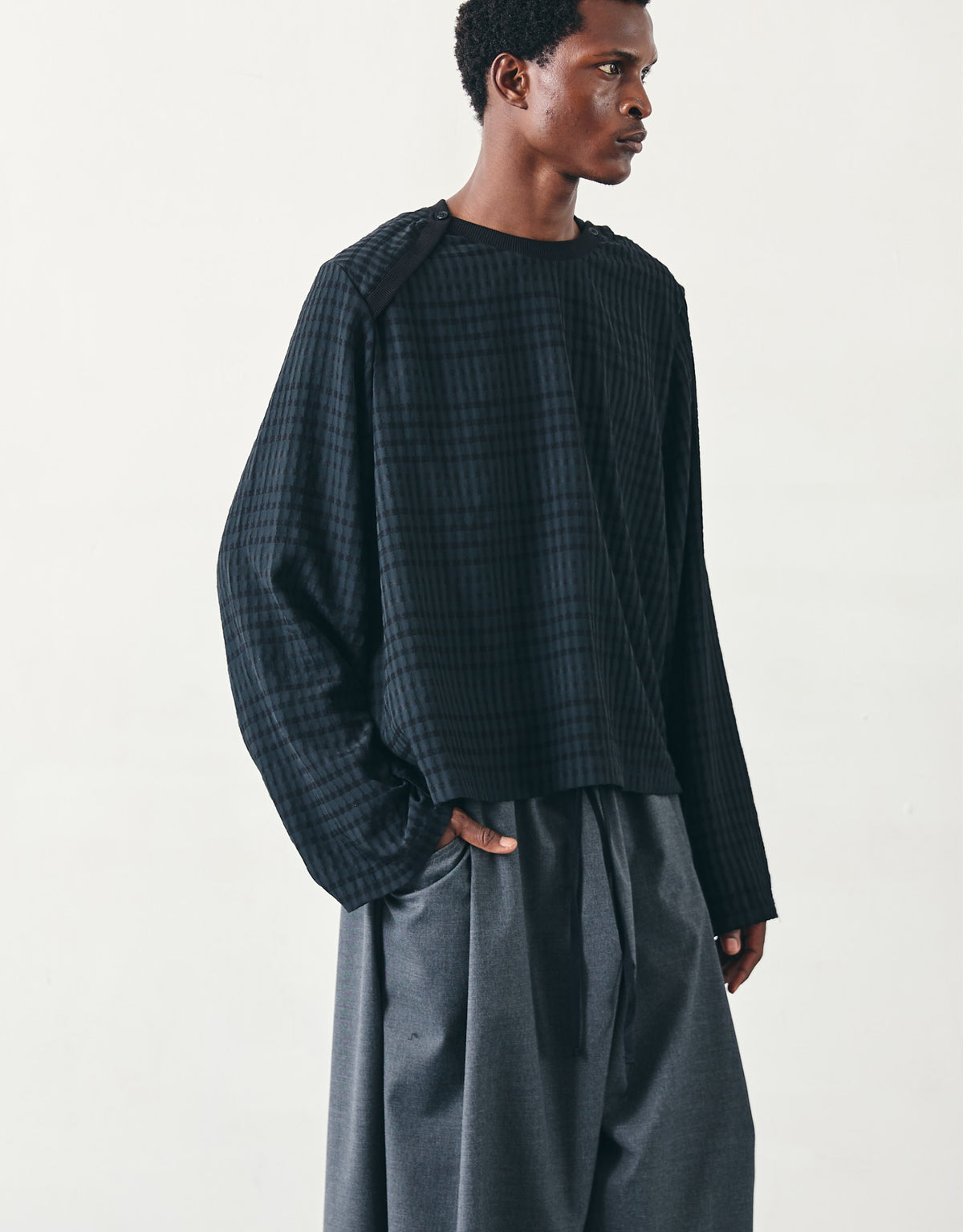 ASYMMETRIC SHOULDER TOP CHAPTER 1_BLACK