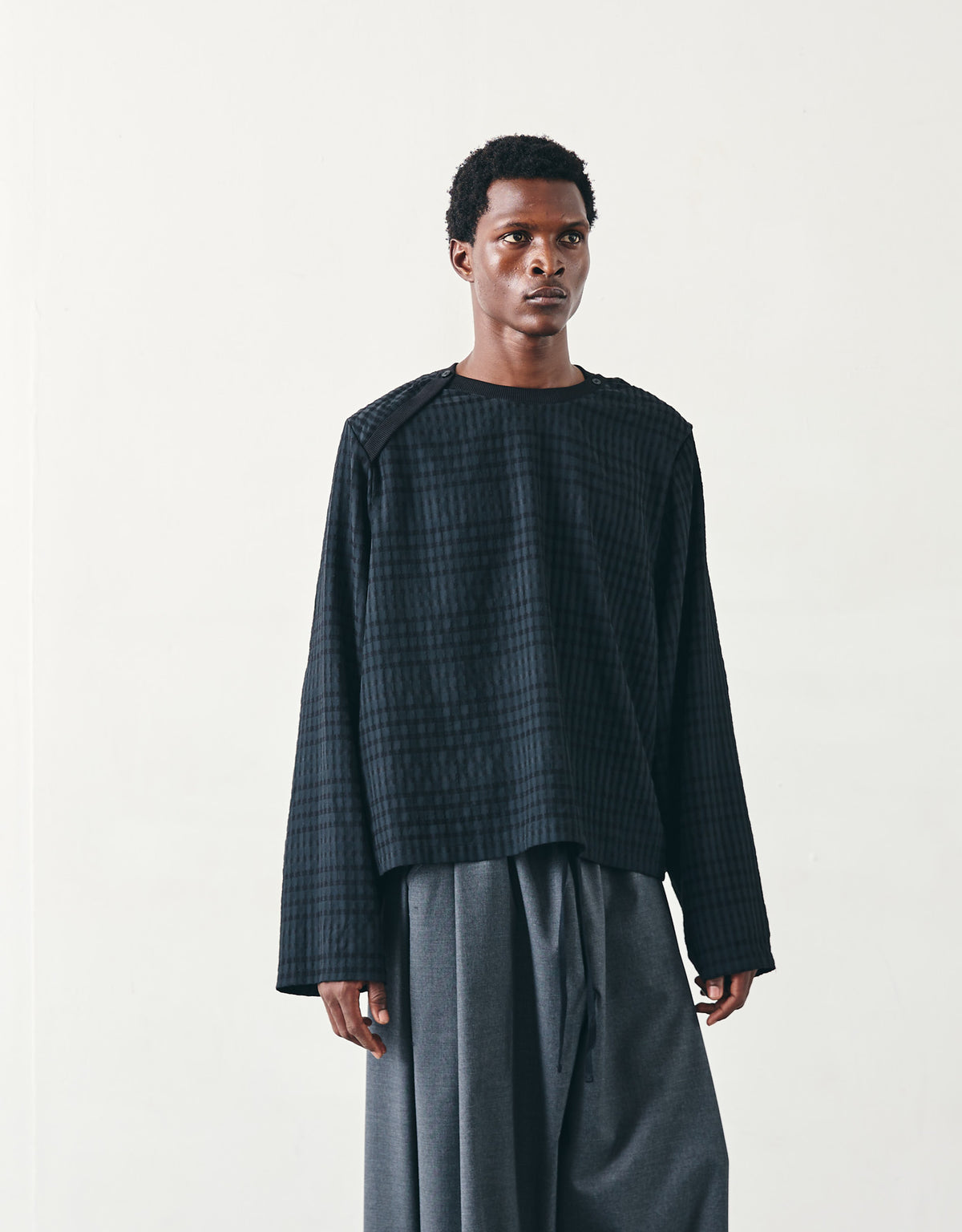 ASYMMETRIC SHOULDER TOP CHAPTER 1_BLACK